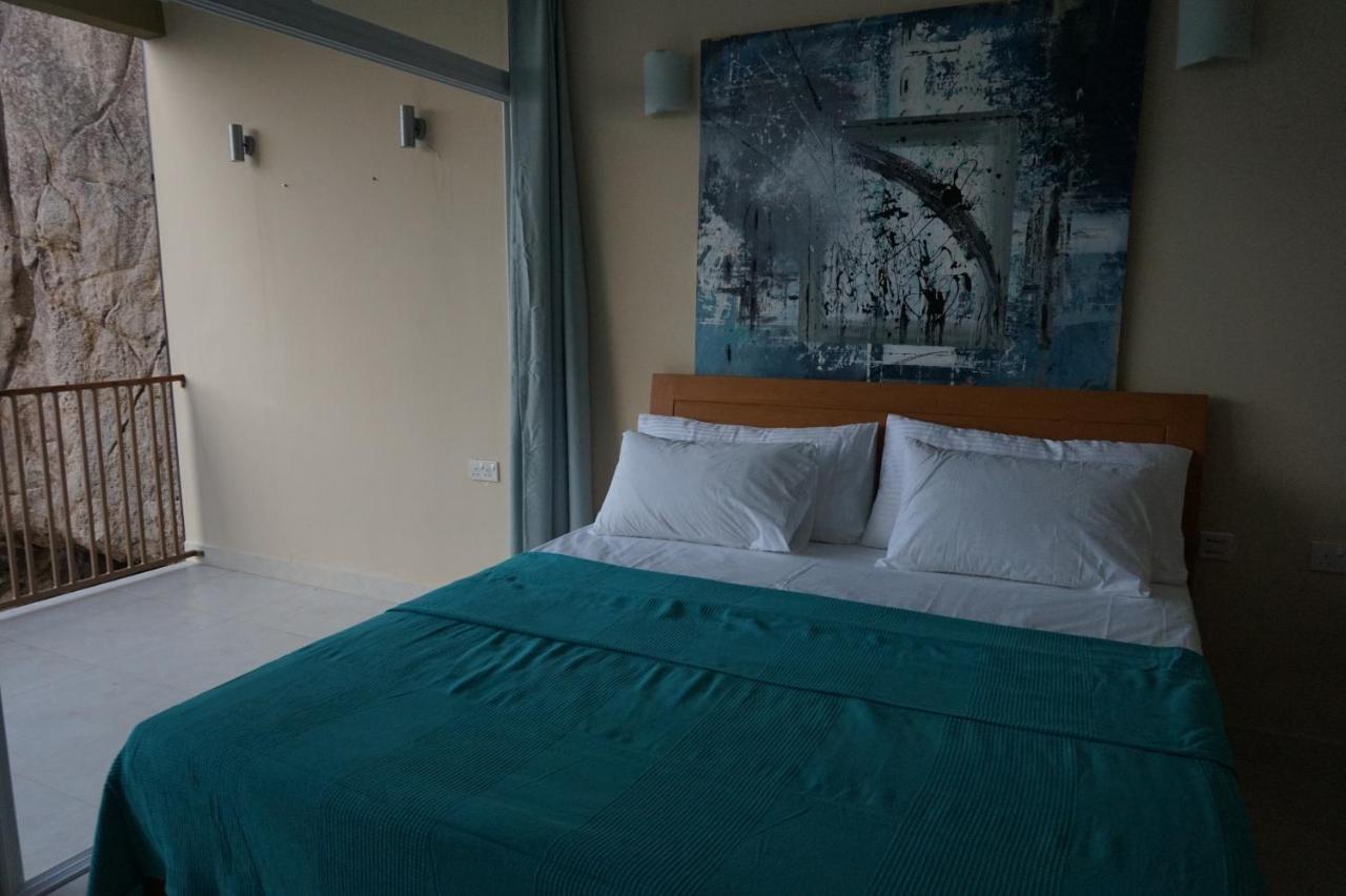 Maka Bay Self Catering Apartment วิกตอเรีย ภายนอก รูปภาพ