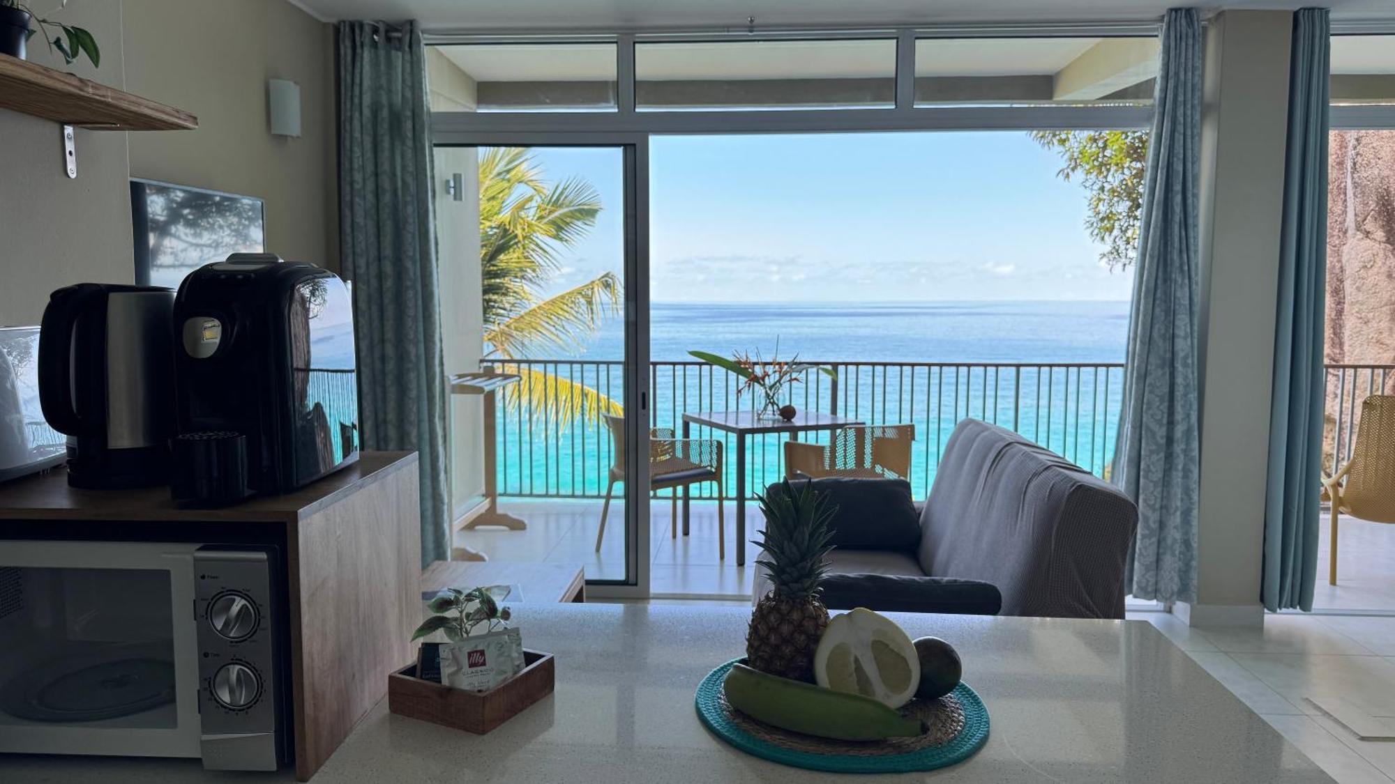 Maka Bay Self Catering Apartment วิกตอเรีย ภายนอก รูปภาพ